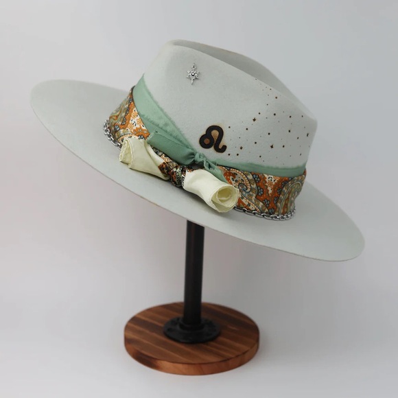 Leo Zodiac Hat - Picture 5 of 6